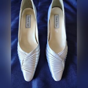 Touch Ups White Satin Heels with Pleated Design Size 7 1/2